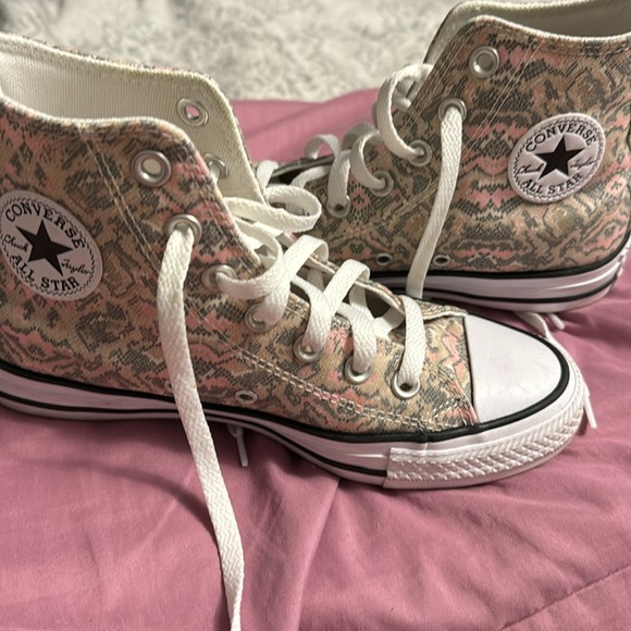 Women’s high top Converse size 6 - Picture 6 of 7